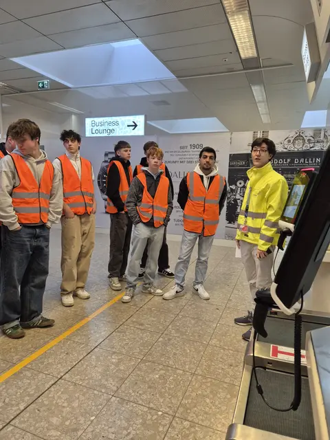 St. Michaeler Lehrlinge am FLughafen Salzburg | Foto: Betriebe Gewerbestraße St. Michael