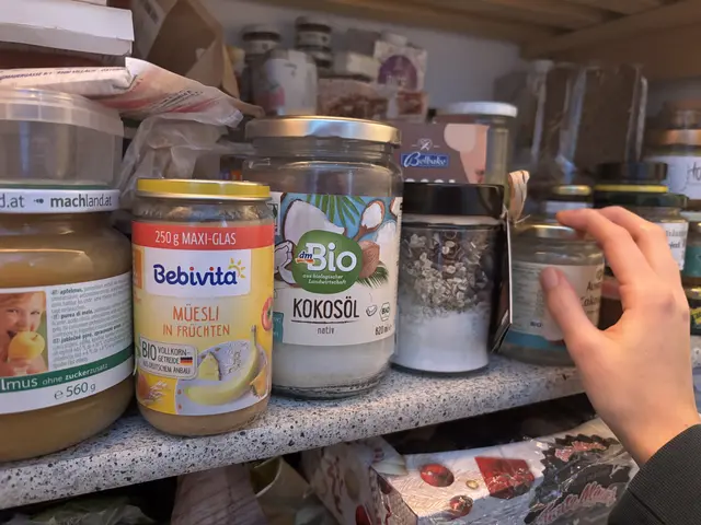 Einen gut gefüllten Vorratsschrank mit unverderblichen Lebensmitteln und Wasser anzulegen, bietet sich an für den Fall der Fälle an. | Foto: Victoria Edlinger