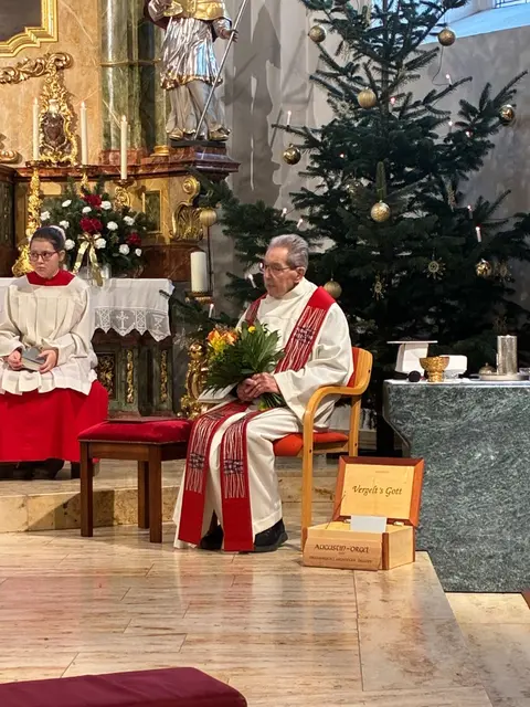 Pfarrer Augustin feierte den 90. Geburtstag. Bei der Hl. Messe am 6. Jänner wurde er gewürdigt und verabschiedet.  | Foto: Nigl-Kirschner