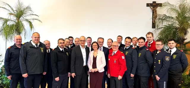 Zum Neujahresempfang von Wolfsgraben kamen auch die Abordnungen der Blaulichtorganisationen (Freiwillige Feuerwehren, Rotes Kreuz Purkersdorf- Gablitz, Polizei Pressbaum) | Foto: Gem. Wolfsgraben