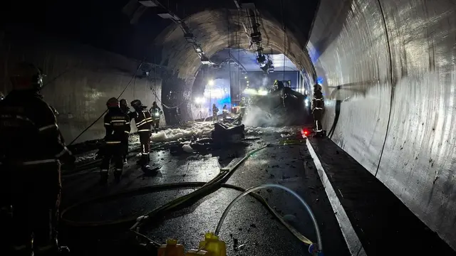 Lkw-Brand im Brentenbergtunnel  | Foto: FFW Golling