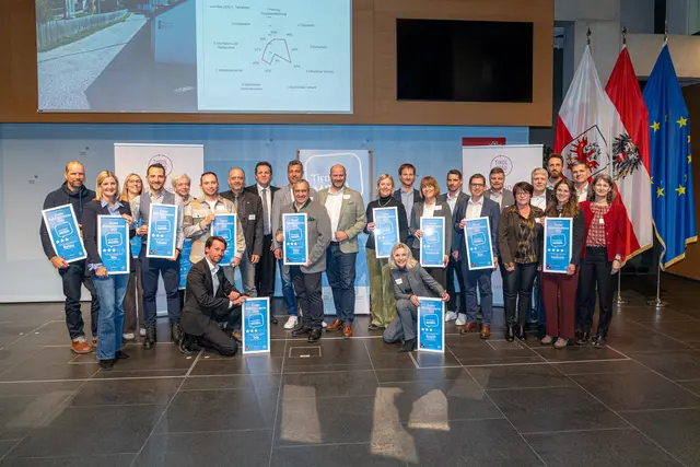 Die Preisträgergemeinden der Tiroler Mobilitätssterne in Innsbruck und Innsbruck Land.  | Foto: Energieagentur Tirol / Blitzkneisser
