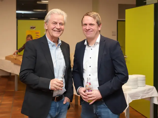 Gerald Kropf (r.) folgt als Amtsleiter auf Klaus Selgrad, der seinen Ruhestand antritt.  | Foto: Fotoclub Schardenberg