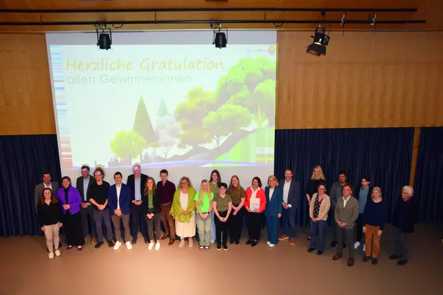 Die Gewinnerinnen und Gewinner bei der Verleihung des 2. Klimaschutzpreises im März 2025 in der Landesmusikschule Gmunden. | Foto: Stadtgemeinde Gmunden