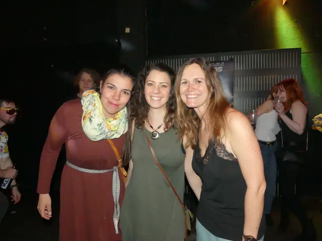 Musikalisch bewegt sich das Comeback irgendwo zwischen „Last Nite“, „Take Me Out“ und „Mr. Brightside“ – Indie und Alternative, wie sie eine ganze Generation geprägt haben. | Foto: Nina Taurok