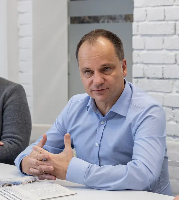 Gemeinderat Michael Unterweger von der Fraktion „Wir Absamer" kritisierte dort die nicht erklärbaren Personalkosten und mangelnde Transparenz.  | Foto: „Wir Absamer"