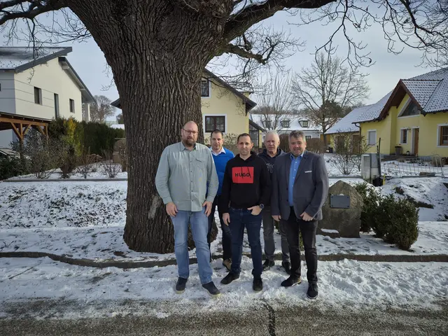 Kommandant-Stellvertreter David Seidl, Ehrenverwalter Andreas Steininger, Kommandant Stefan Hofbauer, Ehrenkommandant Johann Kraft und Bürgermeister Franz Popp. | Foto: Gemeinde Gaubtisch