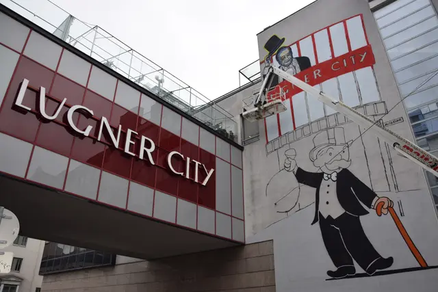 Direkt hinter dem Lugner City-Kino befindet sich das Abbild Lugners, das Alec Monopoly freihändig auf die Hauswand malte. | Foto: Patricia Hillinger/MeinBezirk