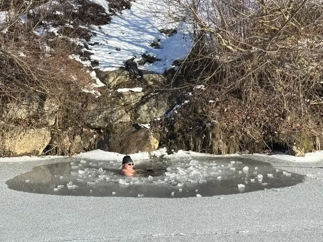 Franzi Kriegl aus Heimschuh badet selbst bei eisigen Temperaturen in der Sulm. | Foto: MeinBezirk/W. Fischer