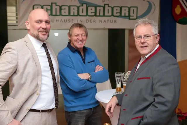 Bürgermeister Stefan Krennbauer (l.) stellte das neue Nachbarschafts-Projekt  „Zeitbankplus“ vor. | Foto: Fotoclub Schardenberg