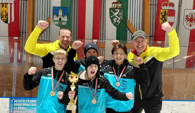 Hinten von links: Jürgen Kranzl (Betreuer), Lukas Reischl (SU St. Willibald) und Markus Birklbauer (Betreuer). Vorne (von links): Julian Kranzl, Mathias Wurzinger und Erwin Höller. | Foto: SU Freistadt