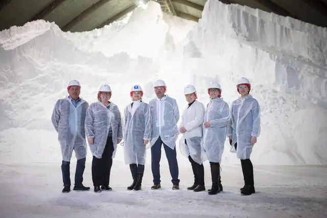 Verteidigungsministerin Klaudia Tanner bei der Salinen Austria AG in Ebensee. | Foto: HBF/Paul Kulec