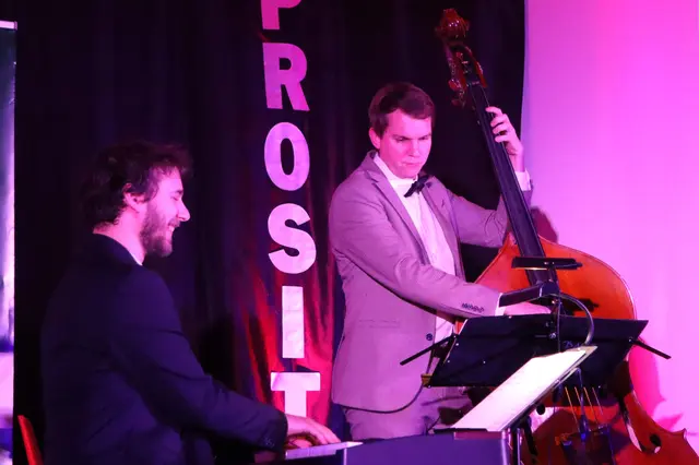 Klavier und Bass im Herz-erwärmenden Zusammenspiel | Foto: Gerhard Langmann