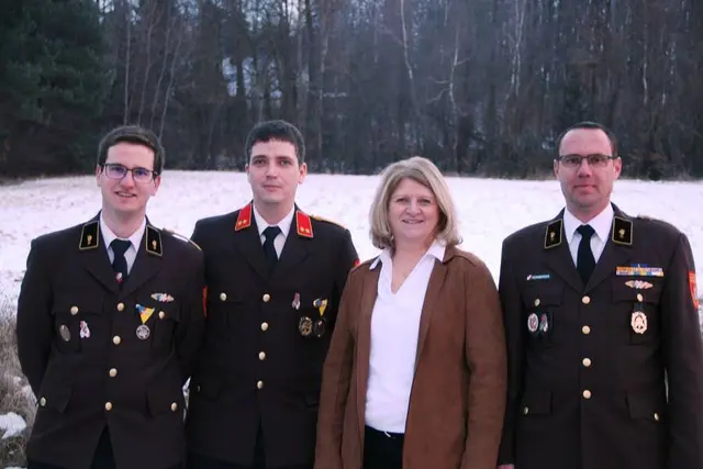 Das neue Kommando: Christoph Scheidl, Jürgen Glück, Bürgermeisterin Karin Gutmann und Stefan Heimberger. | Foto: Feuerwehr Geras
