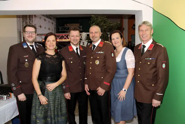 Das perfekte Bild für "Uniform trifft Tracht" | Foto: Cescutti