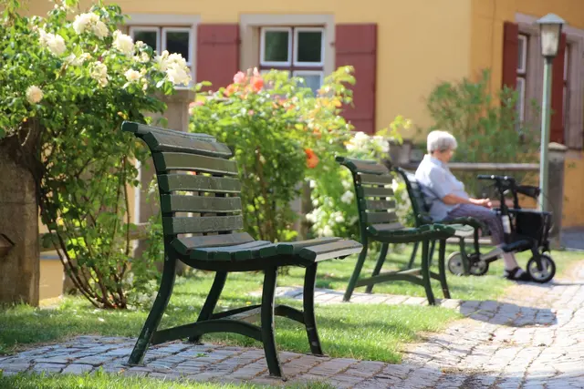Die hohe Qualität und die persönliche Fürsorge bei der Pflege und Betreuung von Senioren muss in Salzburg erhalten bleiben. | Foto: Symbolbild Pixabay