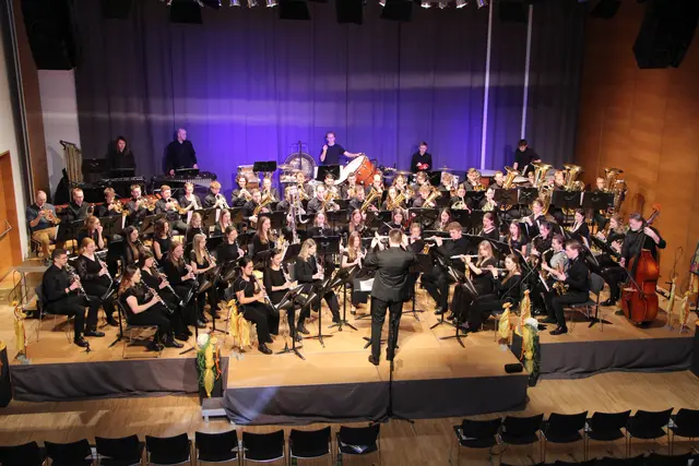 Rund 70 Musiker aus dem ganzen Bezirk bilden das Bezirksjugendorchester.