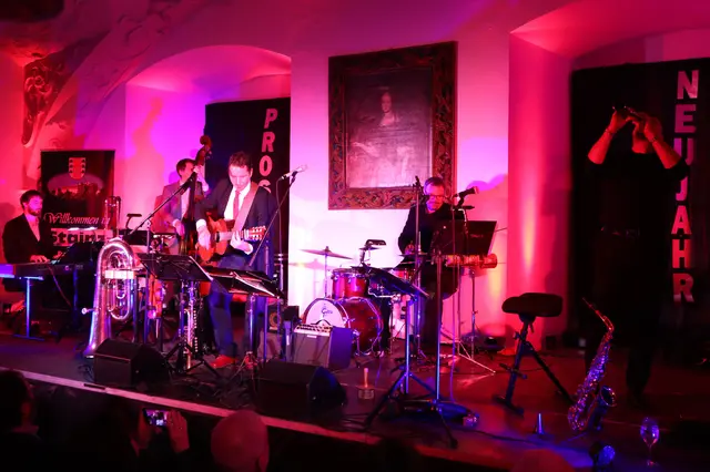 Die Lichteffekte zauberten Andreas Reinbacher und Kurt Weitzer in den Saal | Foto: Gerhard Langmann