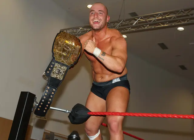 Der neue PWÖ Openweight Champion Laurance Roman (Deutschland) | Foto: Alex Singer