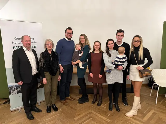 Bürgermeister Michael Nistl (ÖVP), Edith Reisner, Lukas und Josefine Lechner, Anna Peyer, Alexandra und Benedikt Bach, Eva Nowak | Foto: Gemeinde Katzelsdorf