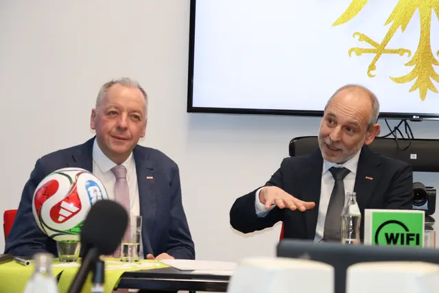Messeobmann Wolfgang Winkler und WK-Bezirksobmann Christian Strigl (v.l.) verrieten erste Details über die Wirtschaftsmeile 2026. | Foto: Reichel