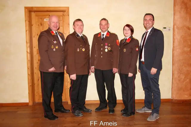 UA Komm. Markus Stockhammer, Verwalter Rudolf Schodl, Kommandant Dieter Neydharth, Stellvertreterin Anna Pagjura und Bürgermeister Daniel Fröschl.

  | Foto: FF Ameis
