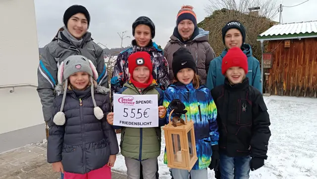 Diese acht Kinder verteilten fleißig das Friedenslicht. | Foto: Leitner