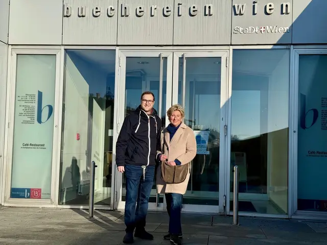 Die ÖVP-Bezirksparteiobleute Christina Schlosser (7.) und Felix Ofner (15.) setzen sich für eine deutliche Ausweitung der Öffnungszeiten der Hauptbücherei am Urban-Loritz-Platz ein. | Foto: ÖVP