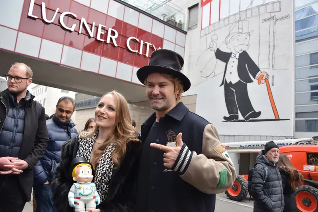 Jacqueline Lugner lud Alec Monopoly nach Wien. Er hat sie zum Wiener Opernball begleitet. | Foto: Patricia Hillinger/MeinBezirk