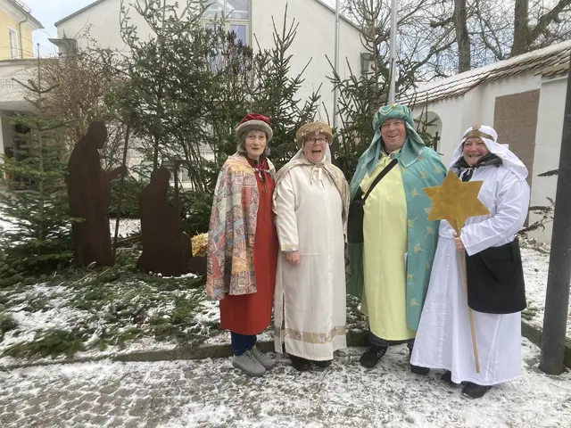 Die Schärdingerinnen und Schärdinger gaben dieses Jahr insgesamt 10.017,10 Euro an Bargeldspenden für die Sternsinger- bzw. Dreikönigsaktion.  | Foto: Pfarre Schärding