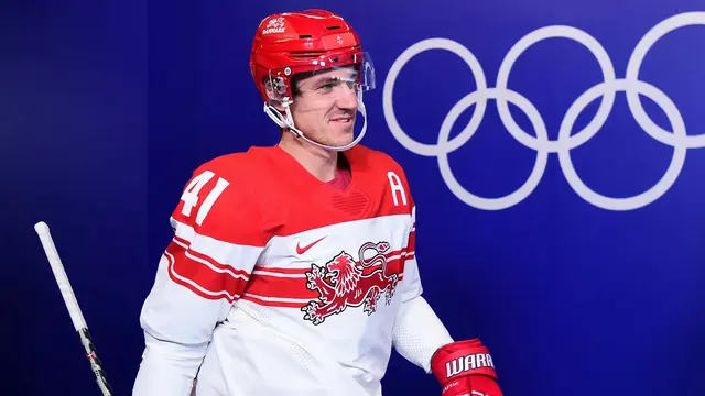 Jesper Jensen Aabo vertritt Dänemark bei den Olympischen Spielen und fungiert dabei auch als Fahnenträger seiner Nation. | Foto: HHOF-IIHF Images/Matt Zambonin