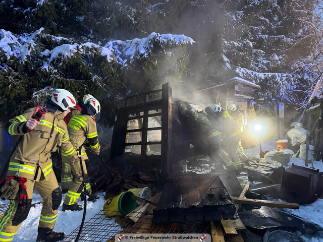 Vielen Dank an die Feuerwehr für die Einsatzbereitschaft.  | Foto: VI Jakob Hohmann/Freiwillige Feuerwehr Straßwalchen