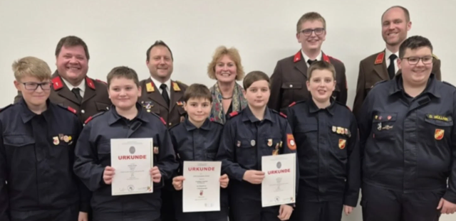 Vom jüngsten Nachwuchs bis zu den erfahrenen Kameraden wurden Leistungen gewürdigt. | Foto: Feuerwehr Eggenburg