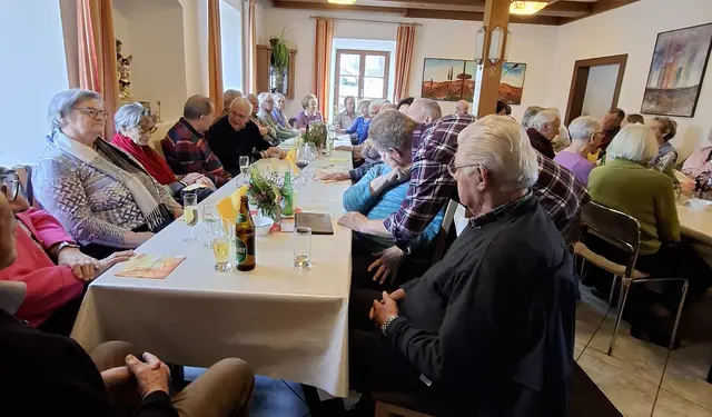Die Himmelberger Senioren trafen sich zum Neujahrsempfang im Pfarrkaffee. | Foto: Privat