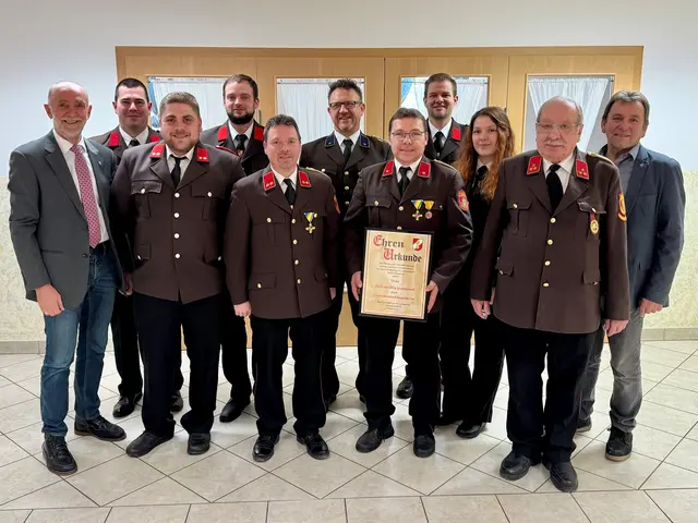 Bürgermeister Josef Schaden, Martin Polzer, Stefan Holzmüller, Christoph Weissinger, Markus Koppensteiner, Alexander Tüchler, Gerhard Holzmüller, Kurt Fuchs, Bettina Weissinger, Franz Wally, Geschäftsführender Gemeinderat Gerhard Grünbeck (v.l.). | Foto: Marktgemeinde Schweiggers