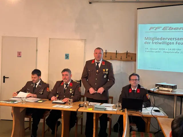 Mitglieder der Freiwilligen Feuerwehr Ebenthal bei der diesjährigen Mitgliederversammlung, die von Rückblicken, Wahlen und Ehrungen geprägt war. | Foto: Feuerwehr Ebenthal