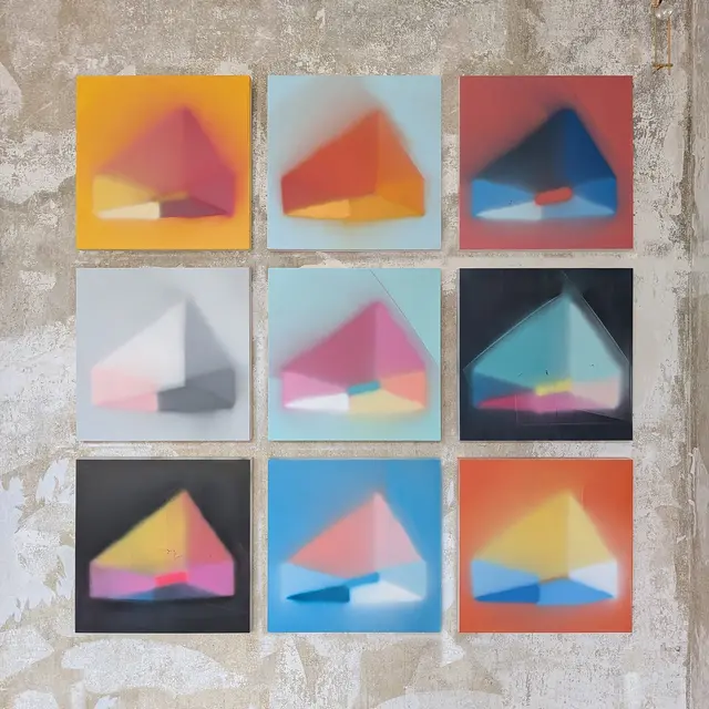 In der Gezwanzig Gallery in der Gumpendorfer Straße 20 ist derzeit die Ausstellung „Diffractions“ des Künstlers und Architekten Parsa Khalili zu sehen.  | Foto: Parsa Khalili