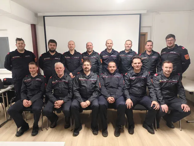 Das neue Kommando der Freiwilligen Feuerwehr Lutzmannsburg präsentiert sich bei der Jahresmitgliederversammlung 2026. | Foto: Hannes Ohr