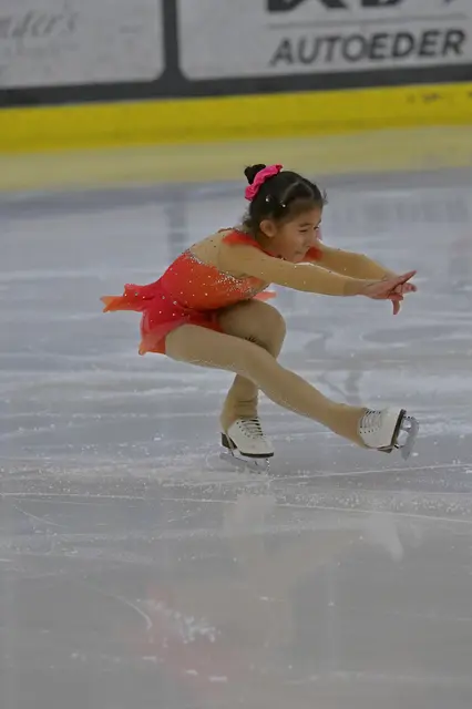 Eleni Thiel ging im Paarlauf mit ihrem Bruder Tim Thiel an den Start. Das Geschwisterpaar siegte in der Kategorie Paarlauf Basic Novice.
