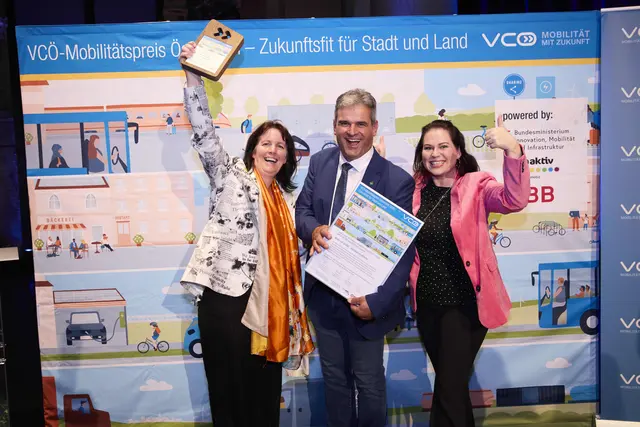 Das Projekt DAVNE-Nachbarschaftshilfe gewinnt 2025 den VCÖ-Mobilitätspreis: Doris Mauerer, Günther Schalko und Patricia Keller. | Foto: VCÖ/APA-Fotoservice/Leitner