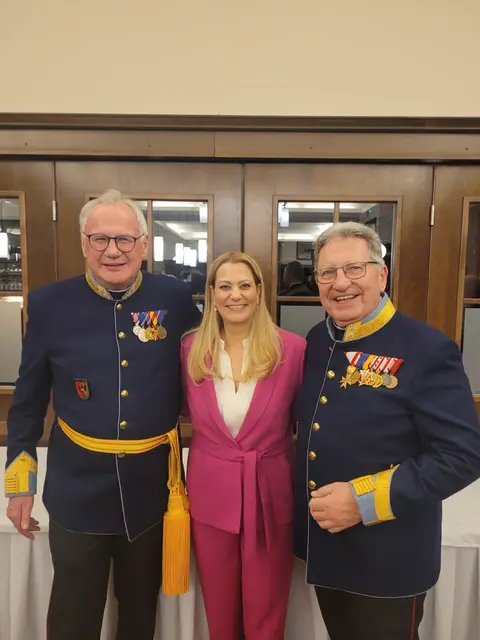 Oberst i. T. Andreas Steiner, Landesrätin Daniela Winkler und Gerhard Zapfl (Bürgermeister Nickelsdorf) | Foto: k.u.k Inanfterieregiment 76