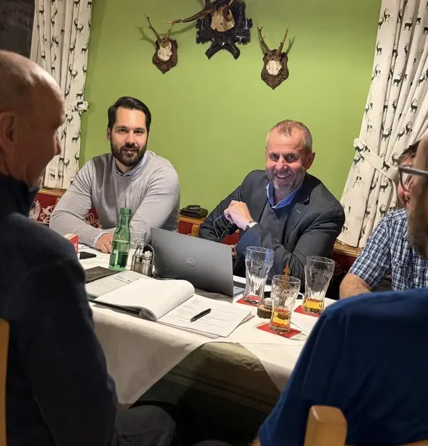 Bürgermeister Markus Schmaranzer und LAbg. Rudolf Raffelsberger beim Gespräch in Gosau. | Foto: OÖVP Salzkammergut