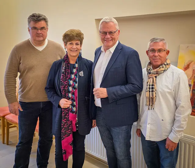 Bürgermeister Thomas Steiner mit den drei Stadtbezirksvorstehern: Josef Weidinger (l.), Waltraud Bachmaier und Hermann Nährer (r.).  | Foto: Eisenstadt