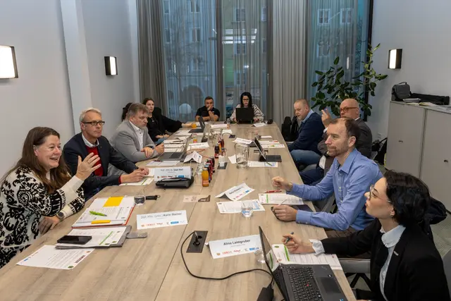 Die interdisziplinär besetzte Fachjury aus Wirtschaft, Gründungsumfeld und Hochschule bewertete die eingereichten Geschäftsideen im Finale des Fit4Business 2025.  | Foto: FH Kufstein Tirol