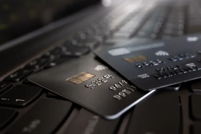 Mit hohen Renditeversprechen lockten unbekannte Täter ihr Opfer in eine perfide Falle. | Foto: stock.adobe.com/at/Barrington (Symbolbild)