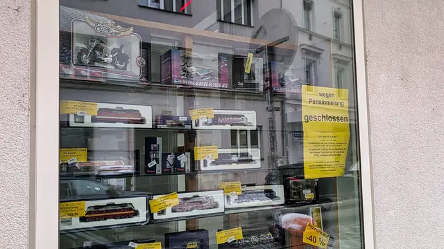 Für Modelleisenbahner wird es immer schwieriger, an die geliebten Modellbahnen zu kommen: Mittlerweile hat das Traditionsgeschäft Hobby Sommer geschlossen. | Foto: Reischl