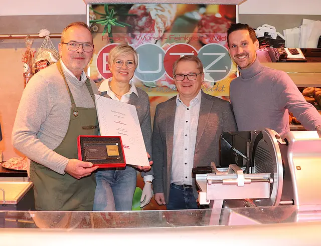 Der Lambacher Metzger Martin Butz (l) sperrte sein Geschäft mit 150-jähriger Firmengeschichte Ende Dezember zu.  | Foto: Privat/Butz