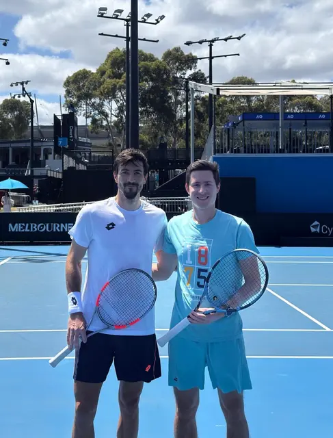 Philip Bachmaier (re.) mit Sebastian Ofner in Australien. | Foto: Bachmaier