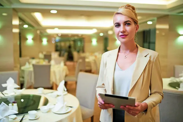 Professionelle Wedding Planner haben Erfahrung, kennen die Branche und besprechen mit euch die Details, um dann alles nach euren Wünschen umzusetzen.  | Foto: PantherMedia
