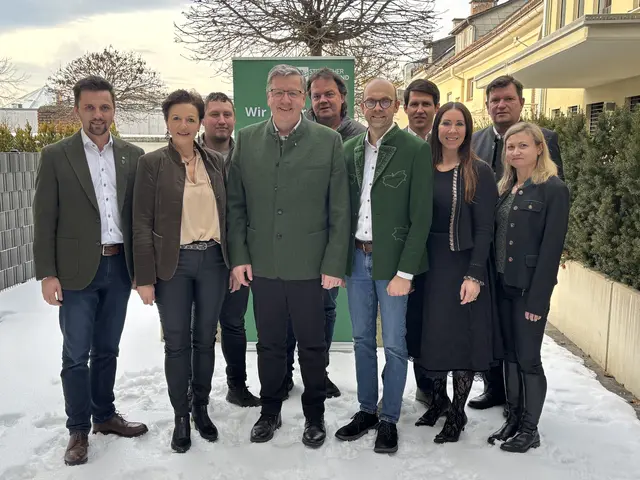 Bauernbund-Direktor Bernd Brodtrager, Vizepräsidentin Maria Pein, Stefan Zirkl, Präsident Andreas Steinegger, Josef Huss, Spitzenkandidat Christoph Zirngast, Josef Kaiser, Daniela Posch, Karl Wratschko und Nina Schweinzger bei der Präsentation in Leibnitz | Foto: MeinBezirk/W. Fischer